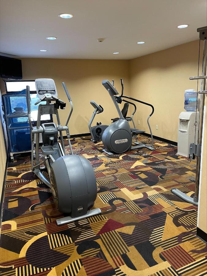 Hotel Baymont By Wyndham Greenfield
