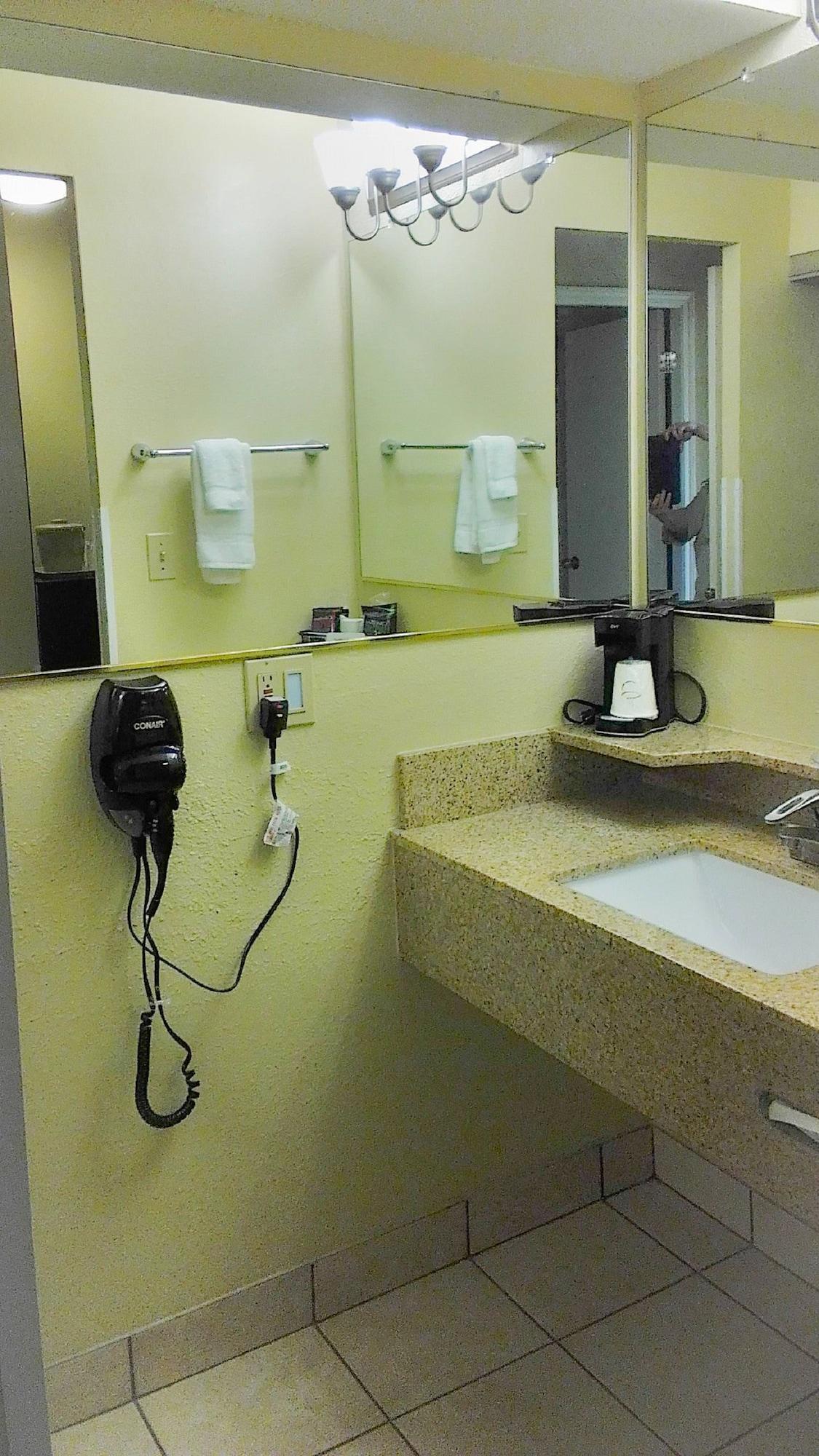 Baymont By Wyndham Hotel Greenfield
