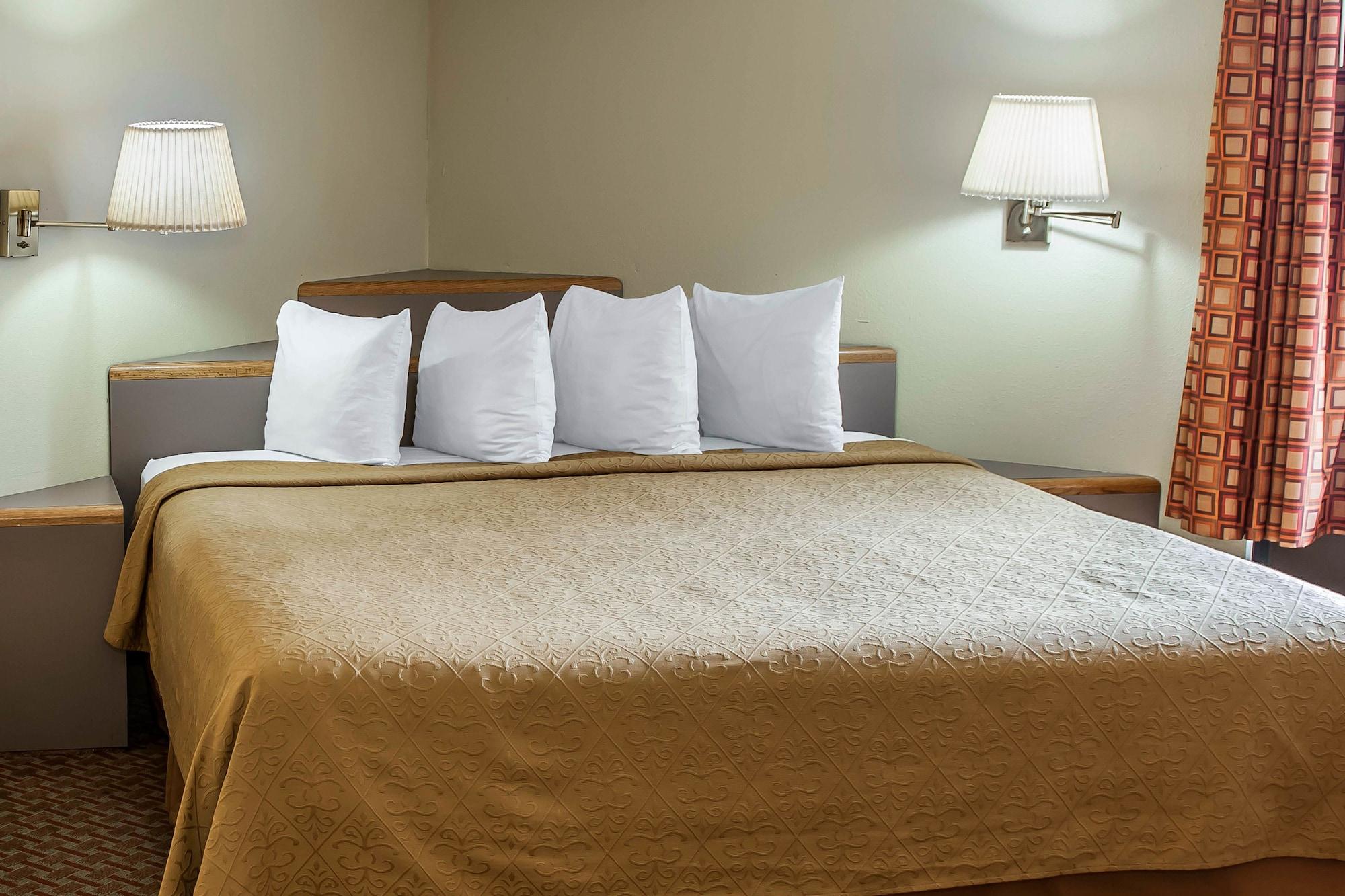 Baymont By Wyndham Hotel Greenfield