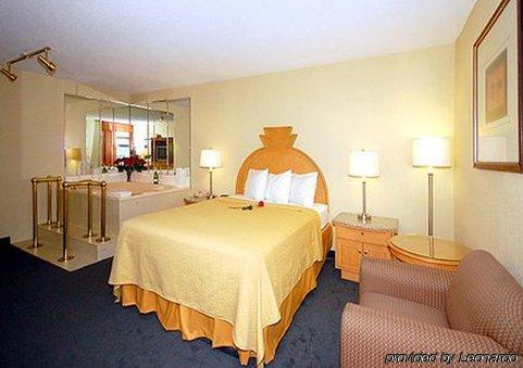 Baymont By Wyndham Hotel Greenfield